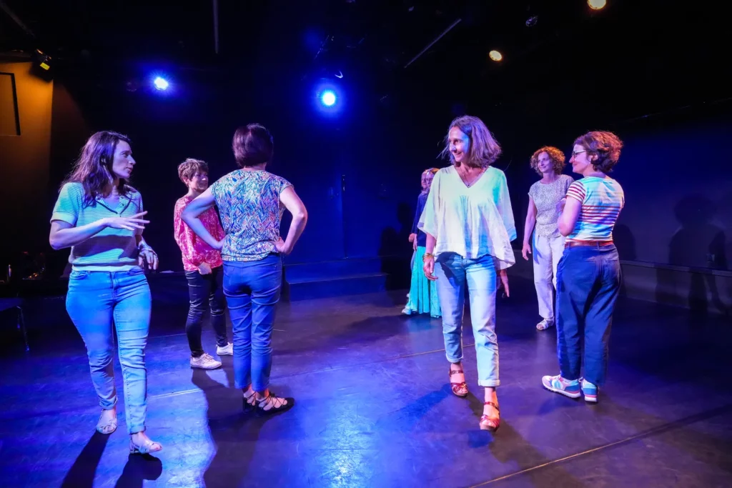 Coaching enestime de soi et leadership : un atelier collectif de femmes en improvisation théâtrale