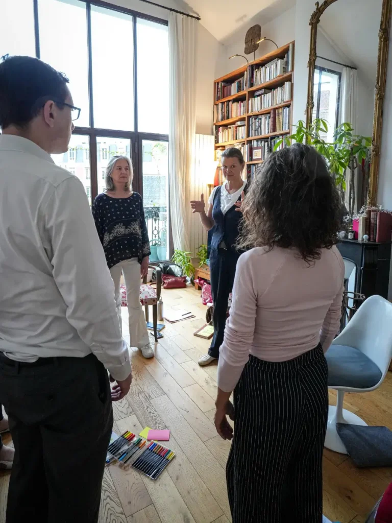Le travail de la voix utilisé comme support de coaching pour développer l'expression, la présence et la confiance en soi.